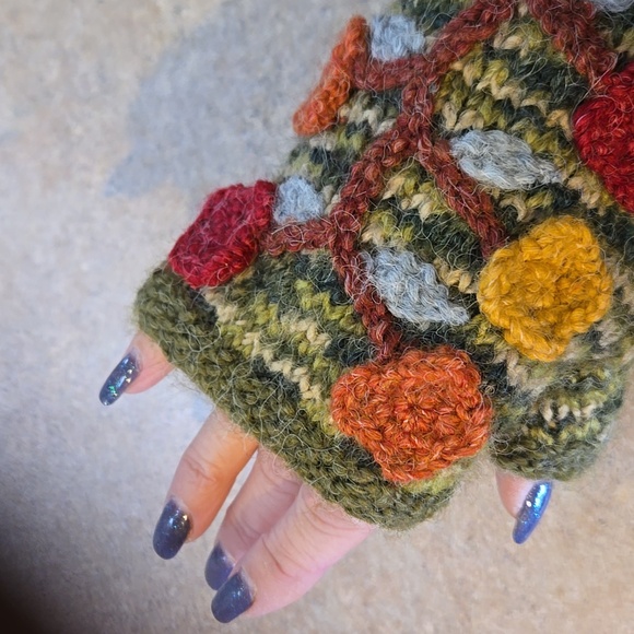 NWT The 5 Senses Hand-Knit Fingerless Gloves - Picture 4 of 5